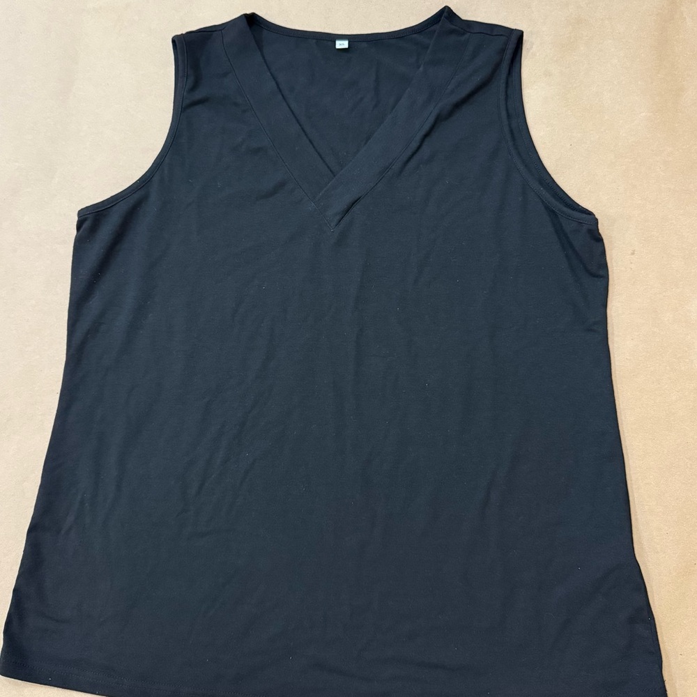 WIHOLL Black Tank Top Size XL with V-neck